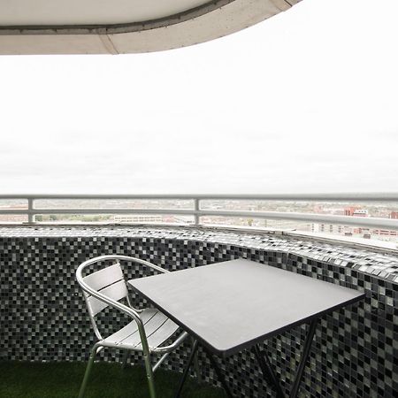 Luxury Panoramic Balcony Swindon Central Exterior photo