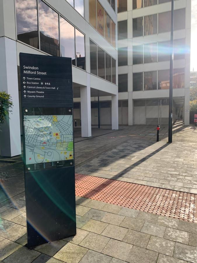 Luxury Panoramic Balcony Swindon Central Exterior photo