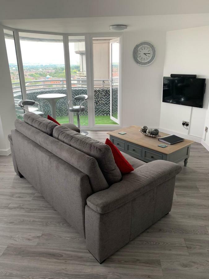 Luxury Panoramic Balcony Swindon Central Exterior photo