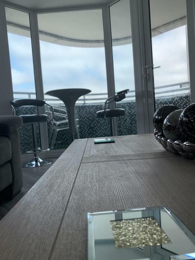 Luxury Panoramic Balcony Swindon Central Exterior photo