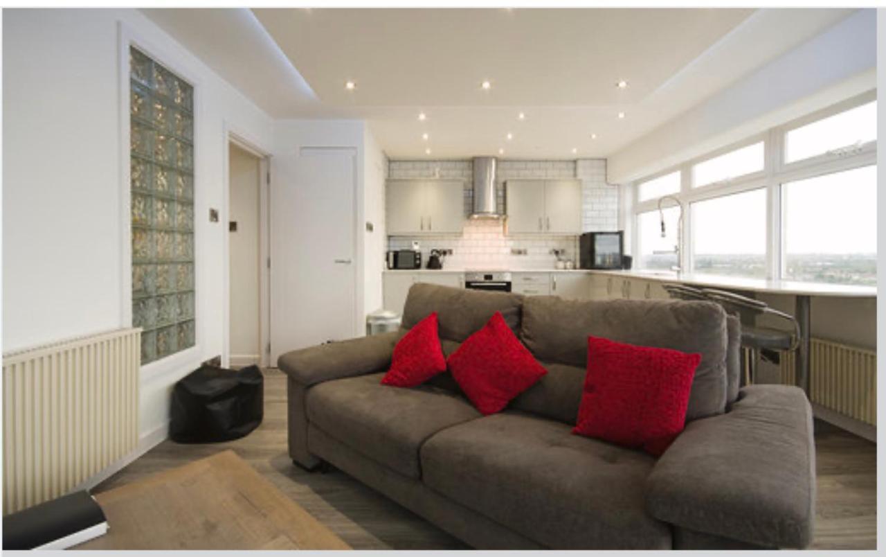 Luxury Panoramic Balcony Swindon Central Exterior photo